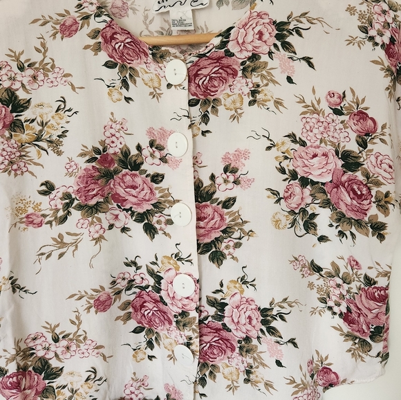Vintage Floral Button Down Crop Top - Picture 3 of 8